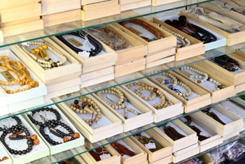 店頭で展示されている念珠